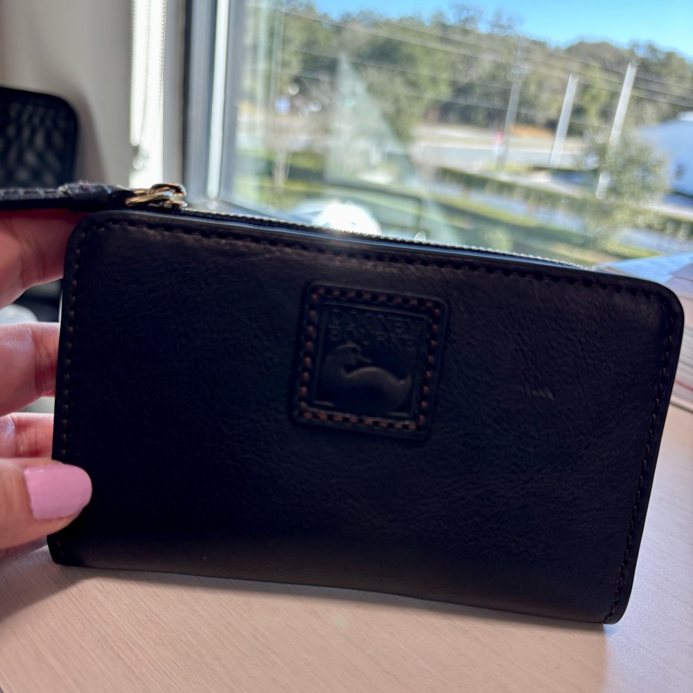 Dooney & Bourke Black Florentine Zip Credit Card Wallet 14 NWOT
